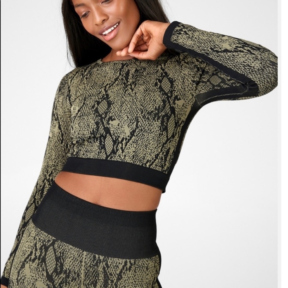 Fabletics snakeskin set